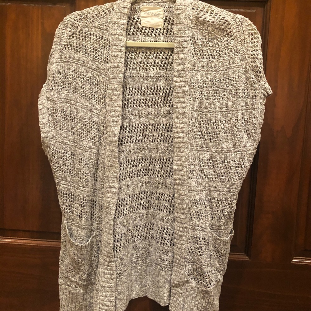 Knitted short sleeve cardigan